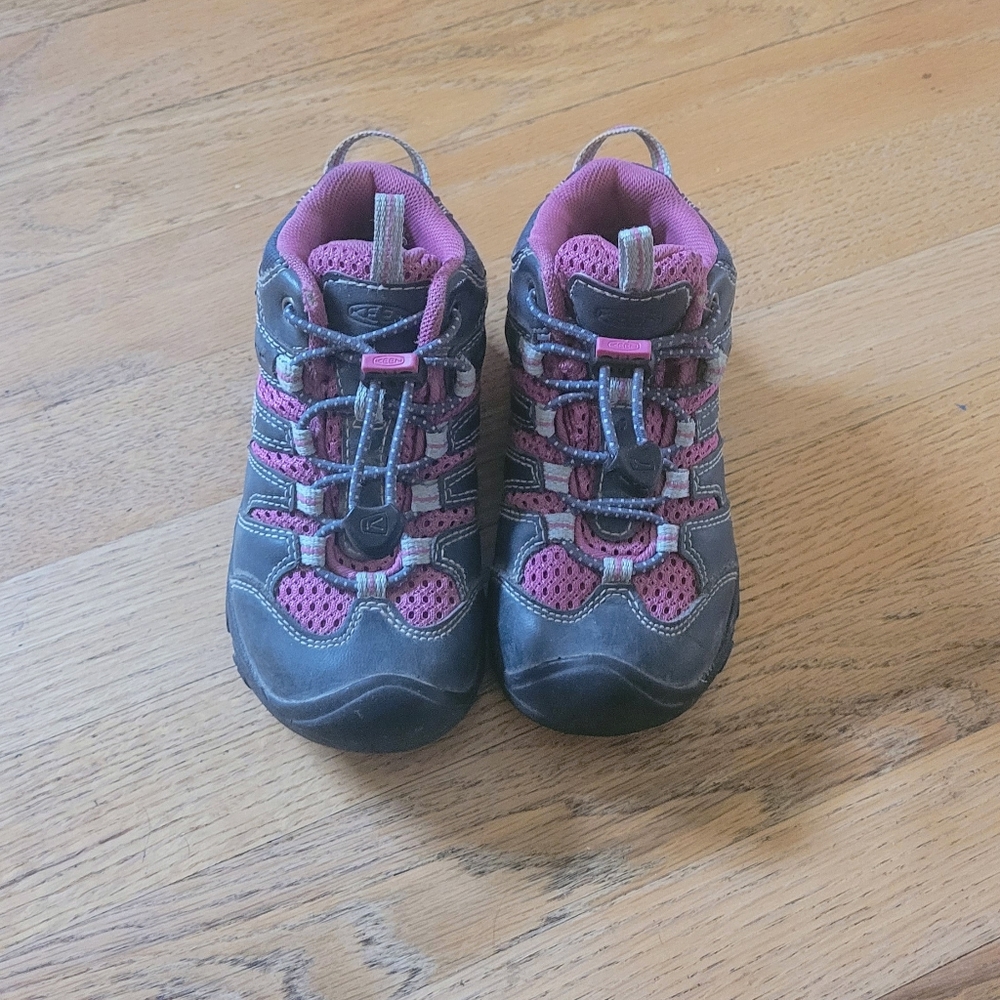 Keen kids hiking shoes